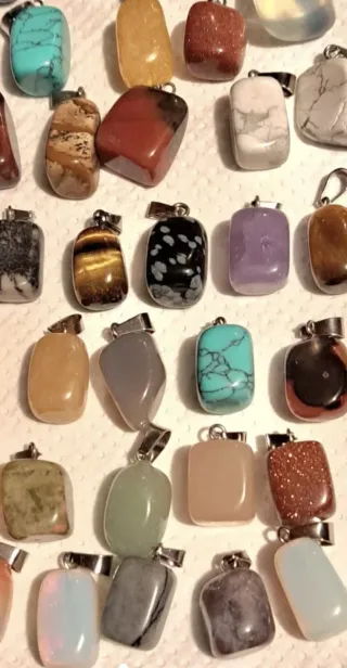 100 pendenti pietre dure miste