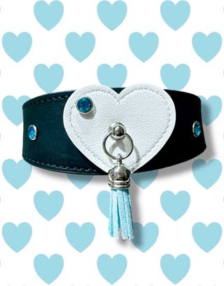 Collar para perro con corazón y borla