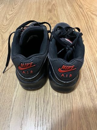 Zapatillas Nike Air Max Negras y Plateadas