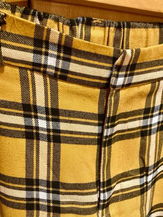 Pantalones cuadros amarillos Stradivarius talla XS