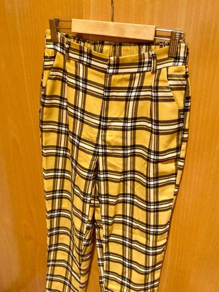 Pantalones cuadros amarillos Stradivarius talla XS