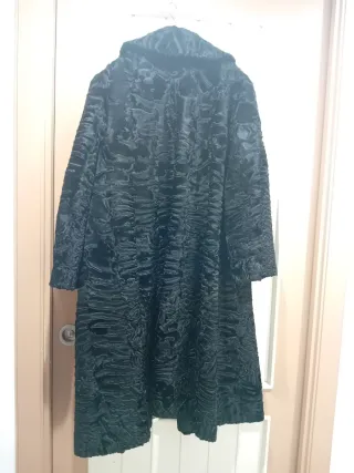 Pelliccia nera lunga