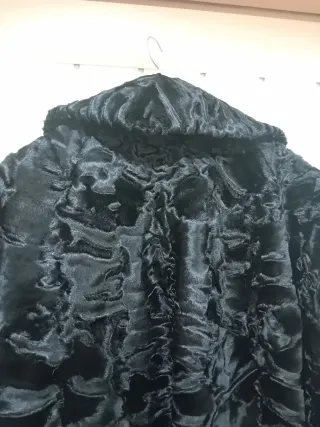 Pelliccia nera lunga