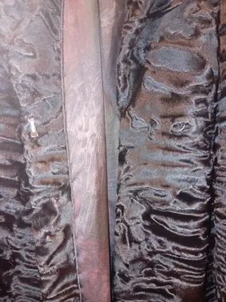 Pelliccia nera lunga