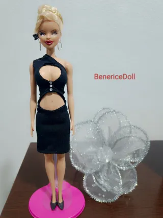 Barbie con retoques estéticos