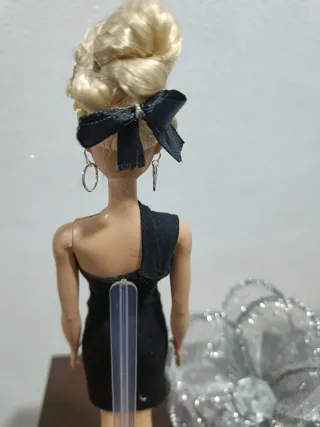 Barbie con retoques estéticos