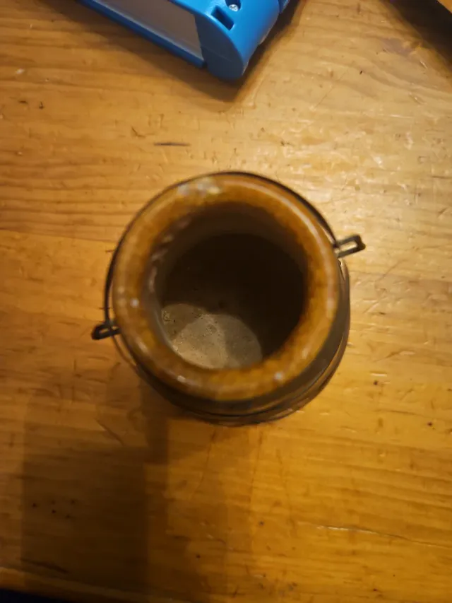 Souvenir in legno dipinto a mano