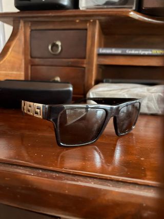 Occhiali da sole Versace neri e oro