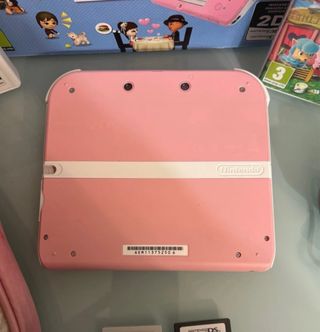 Nintendo 2DS Rosa con Tomodachi Life e Animal Crossing