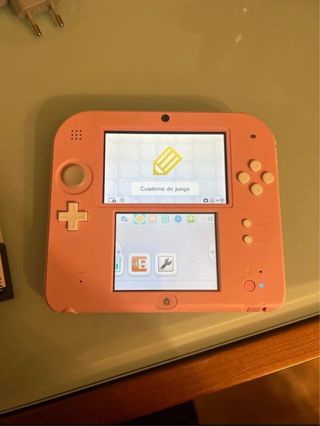 Nintendo 2DS Rosa con Tomodachi Life e Animal Crossing