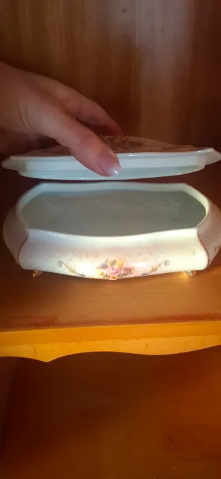 Joyero de cerámica con flores