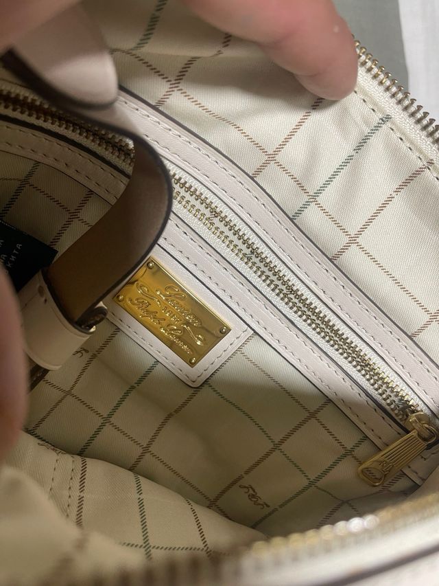 variedades de bolsos de distintas marcas