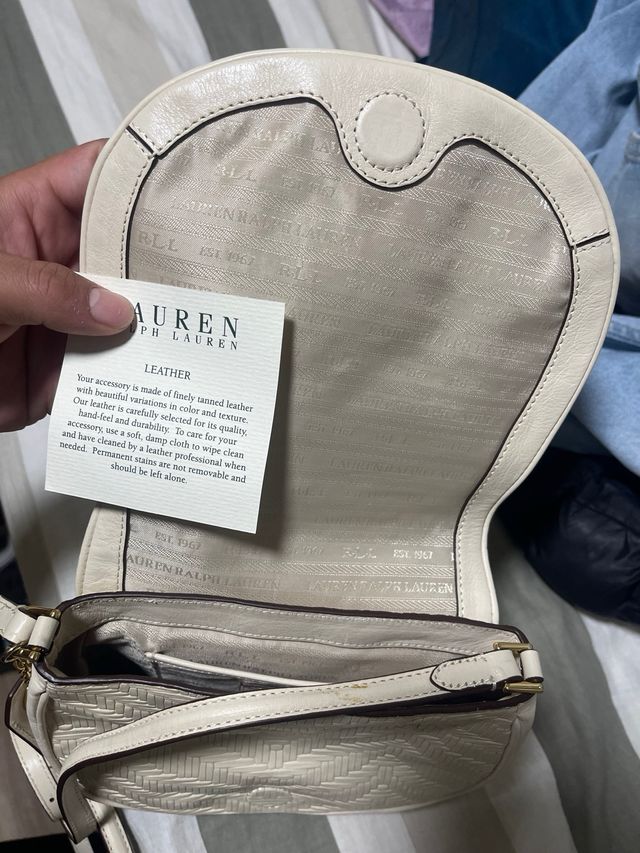 variedades de bolsos de distintas marcas