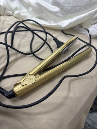Plancha de pelo dorada