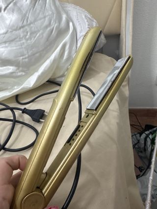 Plancha de pelo dorada