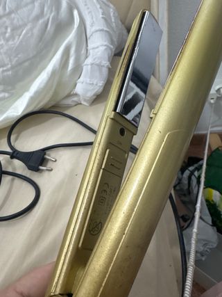 Plancha de pelo dorada