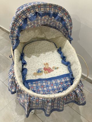 Moisés de bebé con capota y estampado