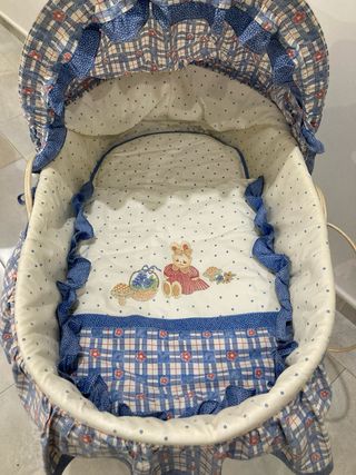 Moisés de bebé con capota y estampado