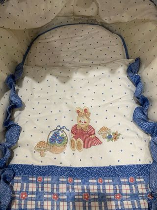 Moisés de bebé con capota y estampado