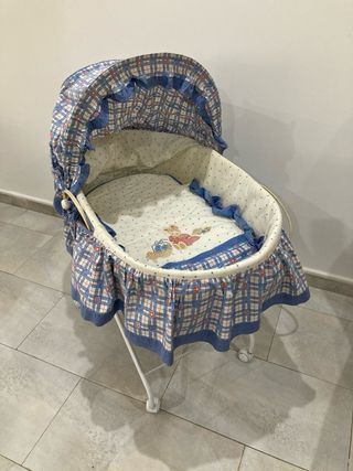 Moisés de bebé con capota y estampado