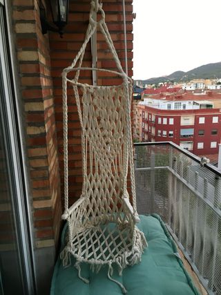 Sedia a dondolo in macramè