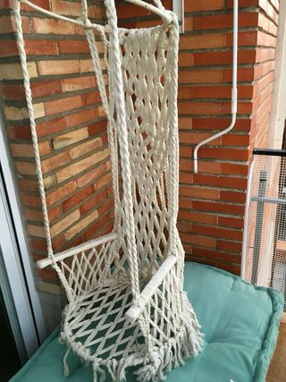 Sedia a dondolo in macramè