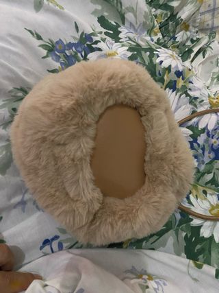 Bolso redondo suave beige