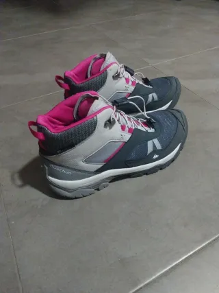 Botas de montaña Quechua niña grises y rosas