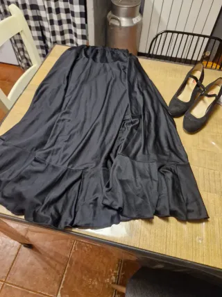 Falda ensayo L y zapatos flamenco 38