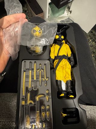 Mezco One:12 Gomez Clan of the Golden Dragon