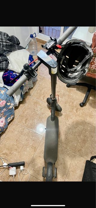 Patinete eléctrico con casco Patinete xiomi pro 4