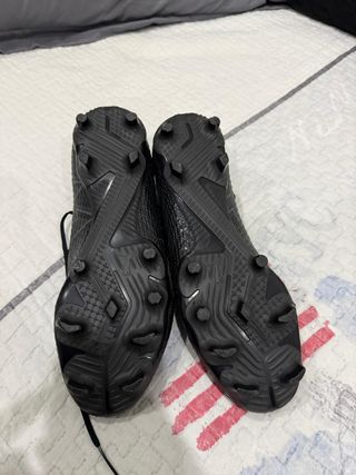 Botas de fútbol Puma Future Negras y Rosas