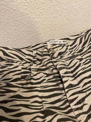 Vaqueros Pull&Bear estampado cebra