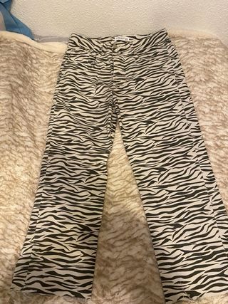 Vaqueros Pull&Bear estampado cebra