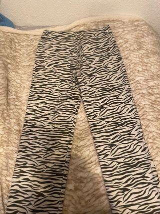 Vaqueros Pull&Bear estampado cebra