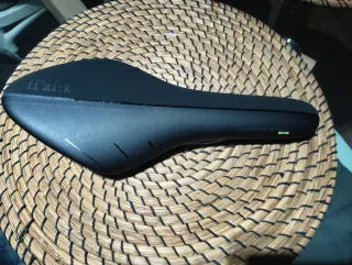 Sillín Fizik Arione 00 Negro Carbono 7x9