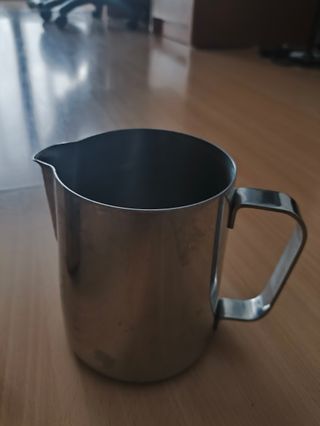 JUEGO 4 TETERAS DE HIERRO FUNDIDO+ 2 JARRAS LECHE