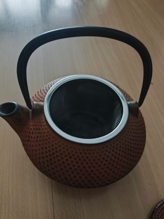 JUEGO 4 TETERAS DE HIERRO FUNDIDO+ 2 JARRAS LECHE