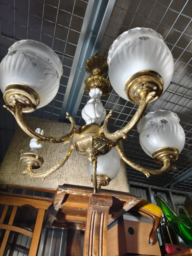 Lámpara araña vintage dorada