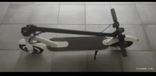 Monopatín Eléctrico Blanco