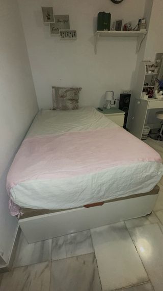 Cama con colchón y canapé