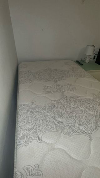 Cama con colchón y canapé