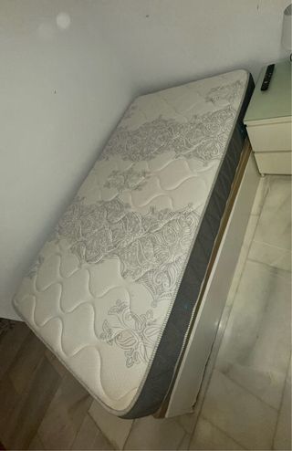 Cama con colchón y canapé