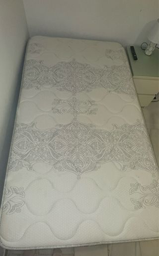 Cama con colchón y canapé