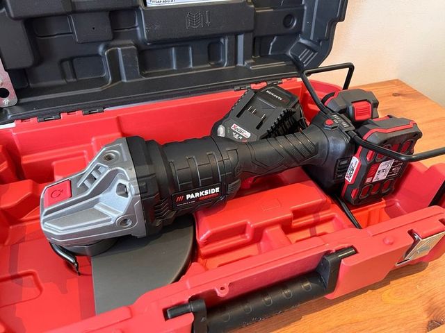 Lixadeira angular recarregável 40V