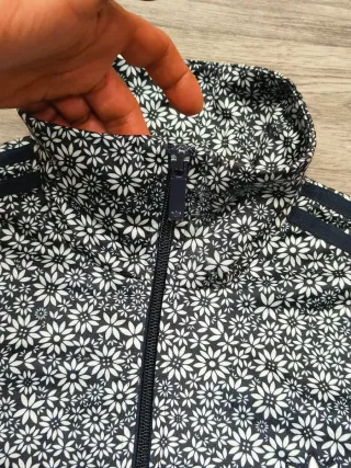 Giacca Adidas floreale nera e bianca