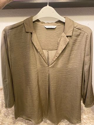 Blusa Stradivarius verde oliva