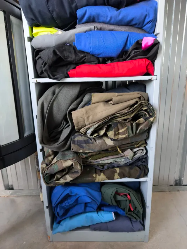 Lote Ropa Atrezo muchas Prendas