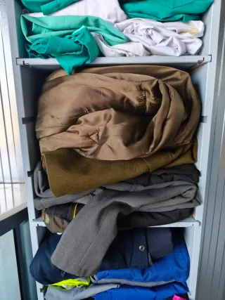 Lote Ropa Atrezo muchas Prendas