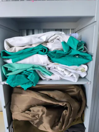 Lote Ropa Atrezo muchas Prendas